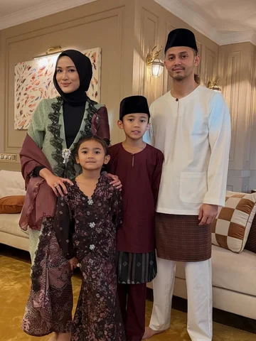 Selamat Hari Raya dari Hairul, Hanis, Yusuf, Alisa dan Bujibuuu 🫶🏻