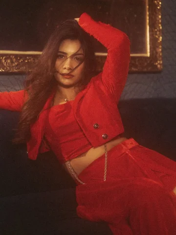 “A little retro, a lot of red.”

Outfit: @houseoftharuni

Styled by @ styling_wi