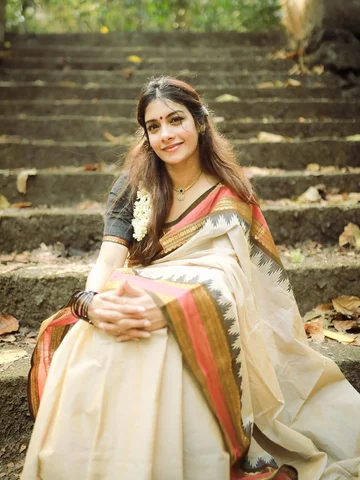 Here we start our Vishu series 

Off white and Black Kanchi Cotton Saree - Light