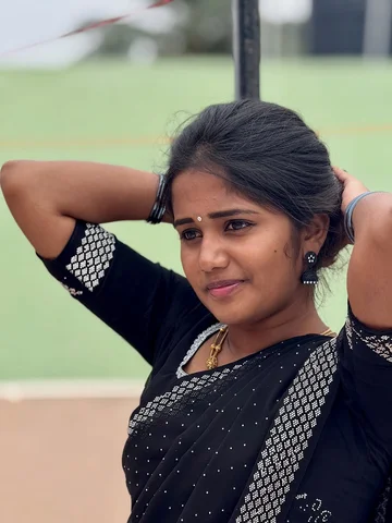 “Feeling beautiful, inside and out”

#photo #picoftheday #saree #beauty #chinjoo