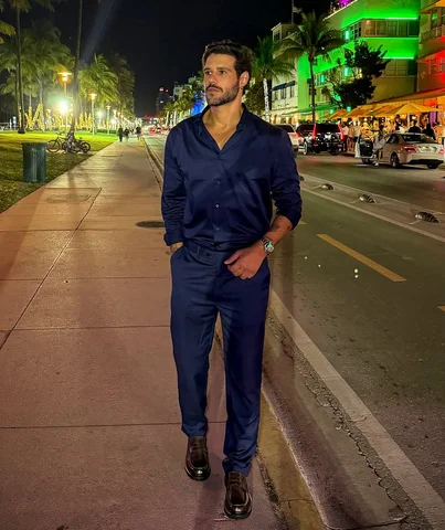 Miami tem sua própria atmosfera. @vrcollezioni ✨

Stylist @luannavolpe
