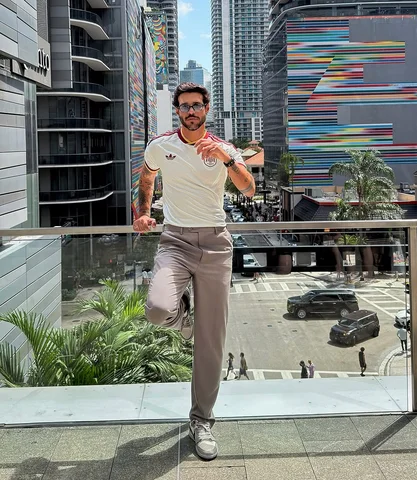 Sextou em Miami. Foi assim...