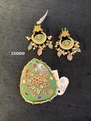 Pendant Set only @rukmanijewells 
DM screenshot for enquiries or whatsapp on +91