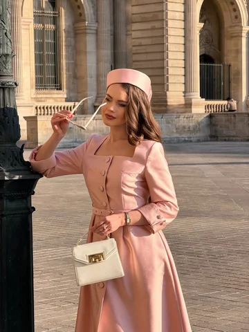 Forever obsessed with A-line silhouettes 🎀 @santinni_london 

Dress, hat & earr