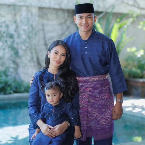Selamat hari raya, maaf zahir & batin from our family to yours 🤍

All of us in 