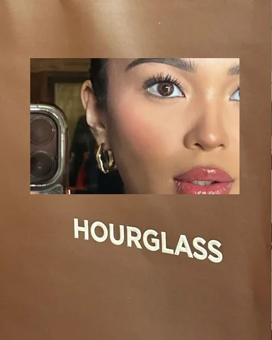 soft glam starts with @hourglasscosmetics ‘s new illusion luminous glow foundati