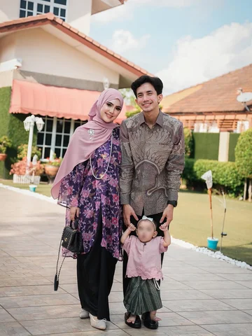 Raya ke 3 di melaka pula!! At my mom’s side! Ofcos mesti bergambar depan rumah k