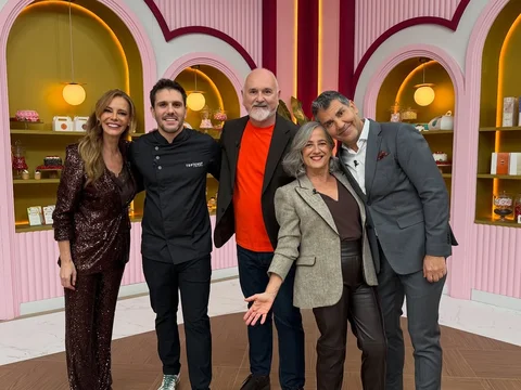Los hornos están encendidos y no queda nada para escuchar: ¡a cocinar! 🎂

Poned