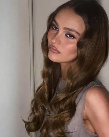 @lilyrose_depp @chanelofficial @chanel.beauty @welovecoco 🤍 

Hair: @brycescarl
