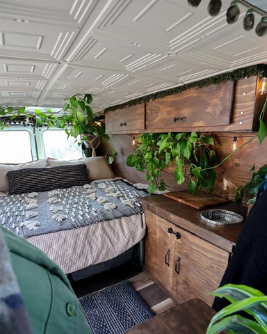 I might be addicted to building glamper vans 🤫 
Powered by @renogysolar 
#renog