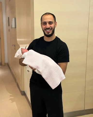 الحمدللّه حتى يبلغ الحمد منتهاه 
رزقنا اللّٰه بأجمل العطايا

راية الوليد مقداد

