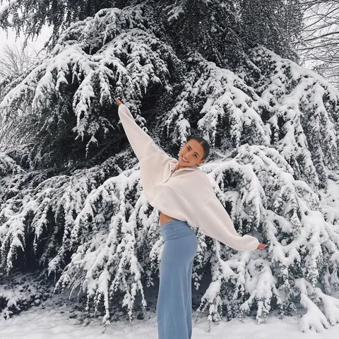 smiles for the first snow of the szn ❄️✨