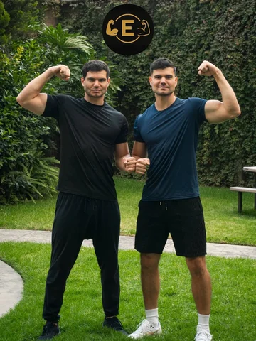 Hermanos! Les deseamos un feliz e inicio de año de parte de sus hermanos los twi