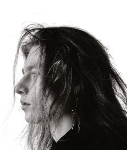 A peek into the soul, by @yoonookim

Hair and make up: @soh2eeeee