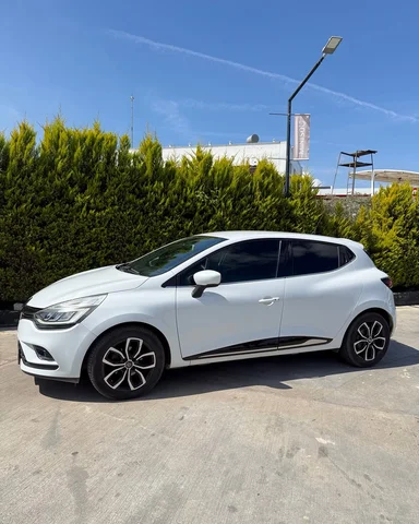 Hatasız Boyasız Ful orjinal  2017 1.5 dci 116 binde otomatik İcon aracımız yola 