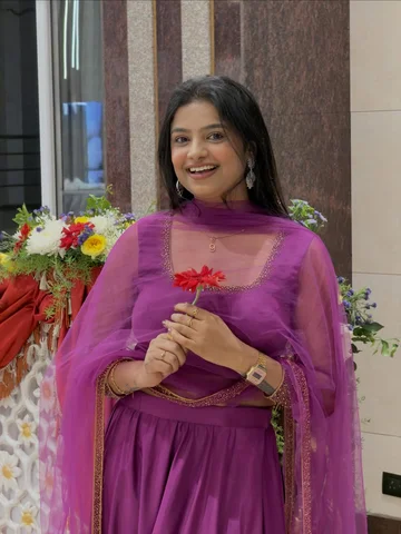 No nazar ♥️🧿 (Fav song)

Outfit: @kalasa_by_shilpa 

3rd photo nodod maribedi �