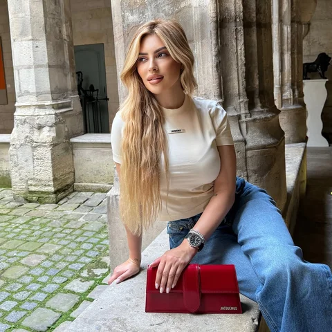 J A C Q U E M U S 
T-shirt jeans and bag from @jacquemus