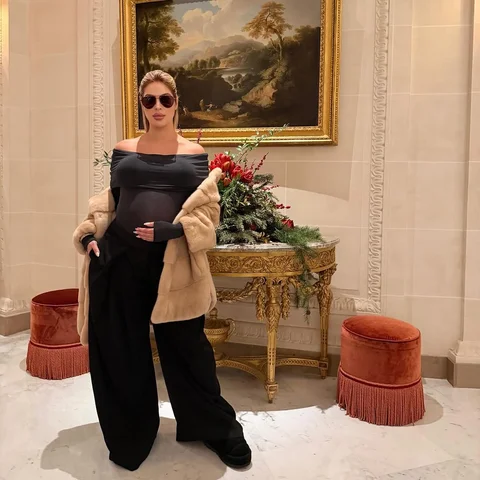 Just a stylish baby mama ❤️✨🤲🏻
Sunglasses 🕶️ from @optik.ange