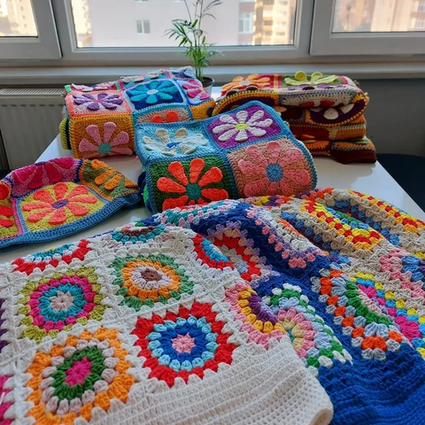 A journey that began with just one hook and one yarn…
Quiet moments, slow stitch