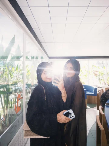 twin @ema.aan_