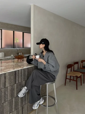 最近、眠りの質を上げたくて
枕探しをしているのですが🛌
インテリアも変えたいな〜と
急に思いついて
仕事終わりにIKEAに行ってきました！！
（３枚目）

オ