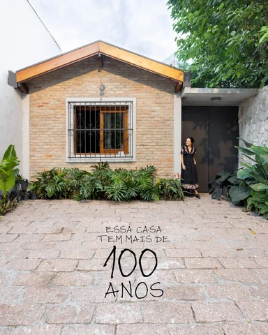 Quando chegamos nessa casa centenária, encontramos paredes estruturais feitas co