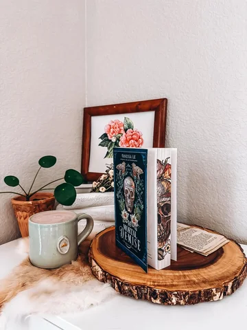 🍀If you love romantasy books with dark magic, tragic love stories, and lush fan