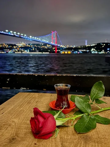 "Doğru insanı bekle ama
Bir insanın doğru olmasını bekleme…☕️