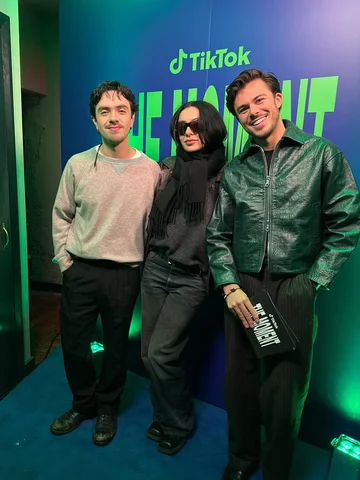 living in The Moment @charli_xcx