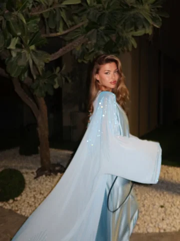 @the_poppington the most beautiful abayas like always 💙
