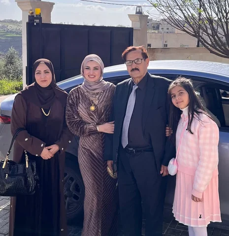 الحياه كلها بصوره وحدة الله لا يحرمني منكم يارب ❤️