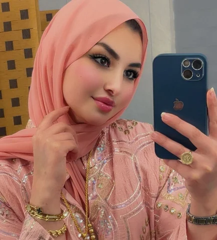 وفي قلبي يقين أن الله سيجبر خاطري يومًا💕