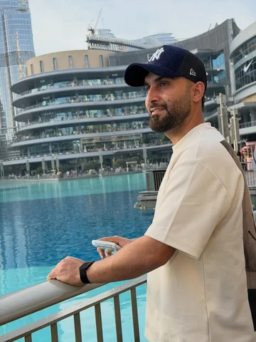 When life smiles at you all a man can do is smile back 

#smile #happy #dubai🇦�