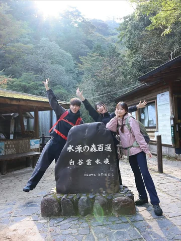 屋久島〜！🏝️⛰️🌊💫

人生初の登山で気持ちから負けてたけど、めっちゃ楽しかった！！！！屋久島行けるだけでかなり幸運なのに、ほとんど晴れてて最高だった✈