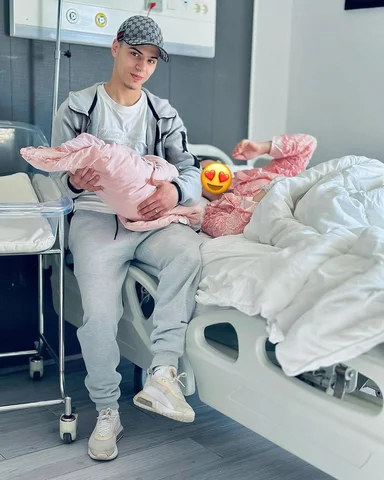 باش كيبدا الحرف الأول  ديال الشخص لي كتبغي ❤️💍