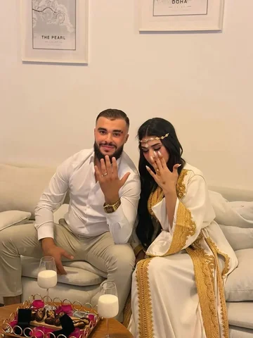 باش كيبدا الحرف الأول  ديال الشخص لي كتبغي ❤️💍⁩