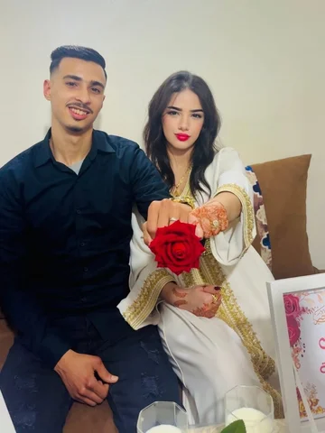 باش كيبدا الحرف الأول  ديال الشخص لي كتبغي ❤️💍⁩