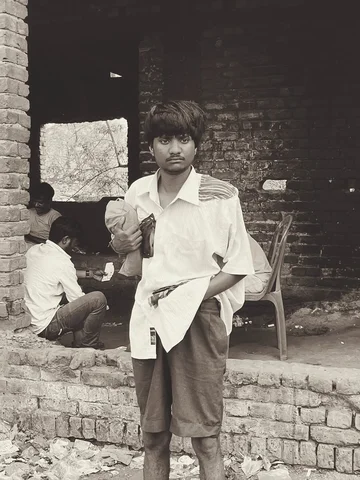 माना अपनी ज़ेब से फ़क़ीर है ! 🙂❤️‍🩹

📸 : @_middle_class_0 

#70s #photos #old