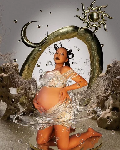 Maternity photos.

子どもたちの名前の由来をグラフィックで表現。
ひまわりは太陽と花、めいは大地と植物
あおは海と空、さくらは宇宙と月をイメー