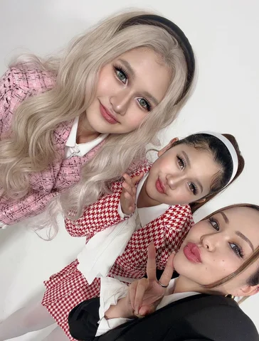 ずーっと前から子どもたちが見てる
HIMAWARIチャンネルとコラボさせていただきました😭💖
しかも今回、まーちゃんとおーちゃんにメイクさせてもらって…
も