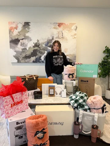 ✨🤍𝐃𝐑𝐄𝐀𝐌 𝐆𝐈𝐅𝐓𝐀𝐖𝐀𝐘! 🤍✨

I’m so thankful for this community and want
