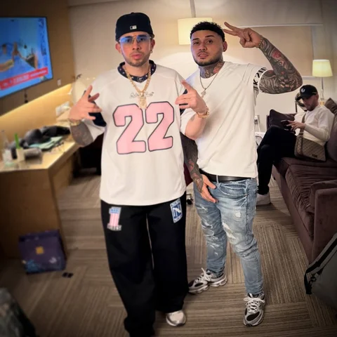 Dímelo Yizzy @delaghetto #chulygang , mucho éxito en tu show de hoy 🕔🕔🕔🕔🕔🕔