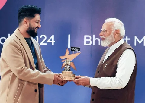 धन्यवाद @narendramodi ji 🇮🇳
.
Is award function me sabse mil kr bhut maza aya,
