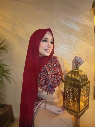 ⁨	⁨	كل عام و انتو بخييييير ♥️🫣⁩ 
ع فكرة هاد ثوب تيتا ، عمره أكبر من عمر دولتهم 