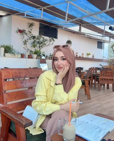 صرت سنة ثالثة جامعة ! 
كيف مشى الوقت مع الحر.ب مش مستوعبة