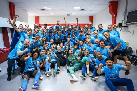 Bah! Esse grupo merece ! E é so o começo!!

Aquí é @gremio ! 💪🏽🇪🇪🏆