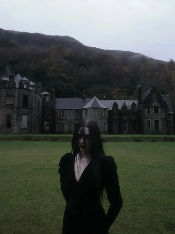 the girl veiled in black hair