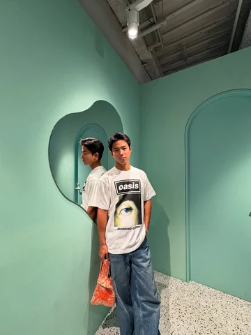 ∵

oasis待望の再結成⚡️

ADAM ET ROPÉから、当時のアートワークを落とし込んだ、Tシャツが登場‼︎

グラフィック色々あって可愛いので、みな