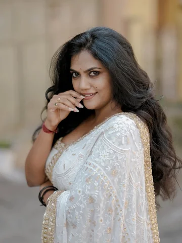 ಧರೆಗೆ ಇಳಿದ ಅಪ್ಸರೆ...? 

click by: @omkar_gowdru_photography

#anvithasagar🌸 #sh