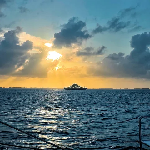 New Hobby: Catching Sunsets. Somehow boats are always in the picture 🥰
